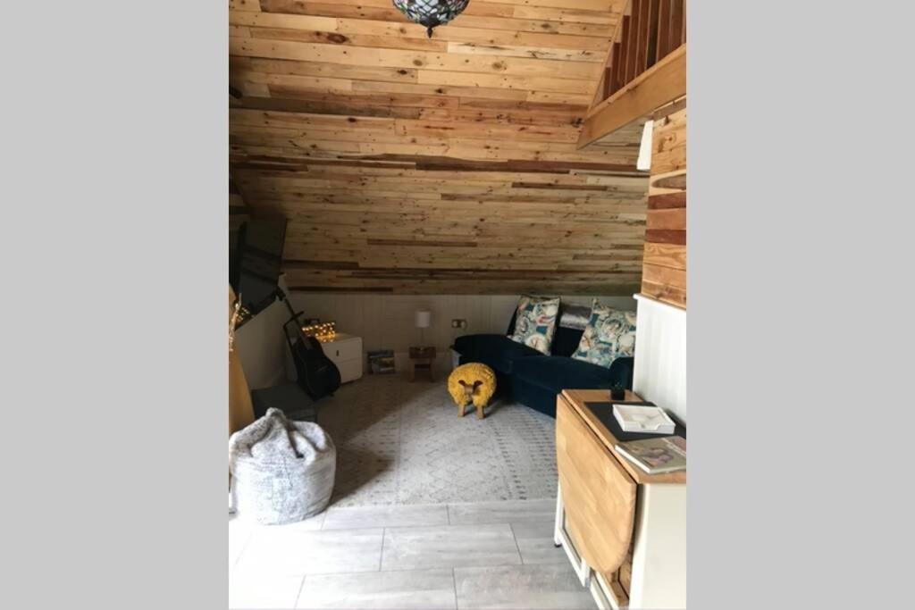 The Shed . A Cosy, Peaceful, 96% Recycled, Chalet. Swansea Exteriér fotografie