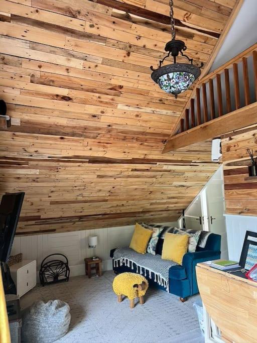 The Shed . A Cosy, Peaceful, 96% Recycled, Chalet. Swansea Exteriér fotografie
